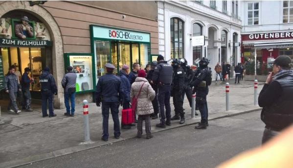 Atac cu focuri de armă într-un restaurant din centrul Vienei
