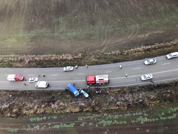 Primele imagini de la accidentul cu trei morţi din Constanţa. O maşină s-a făcut praf după ce s-a izbit frontal cu o dubă (Video)