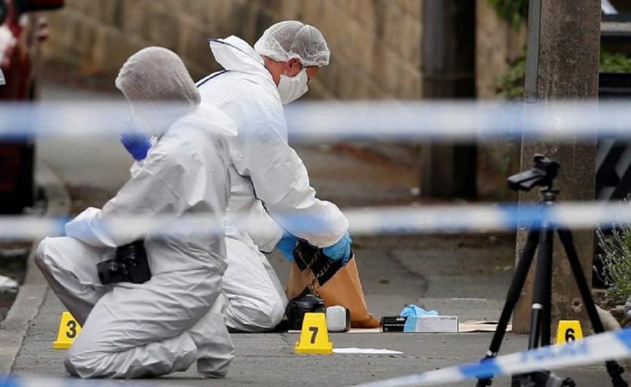 Poliţiştii de la Serviciul Omoruri au ajuns deja la faţa locului Un tânăr de 38 de ani a fost găsit mort, înjunghiat, pe Aleea Diham, în sectorul 2 al Capitalei
