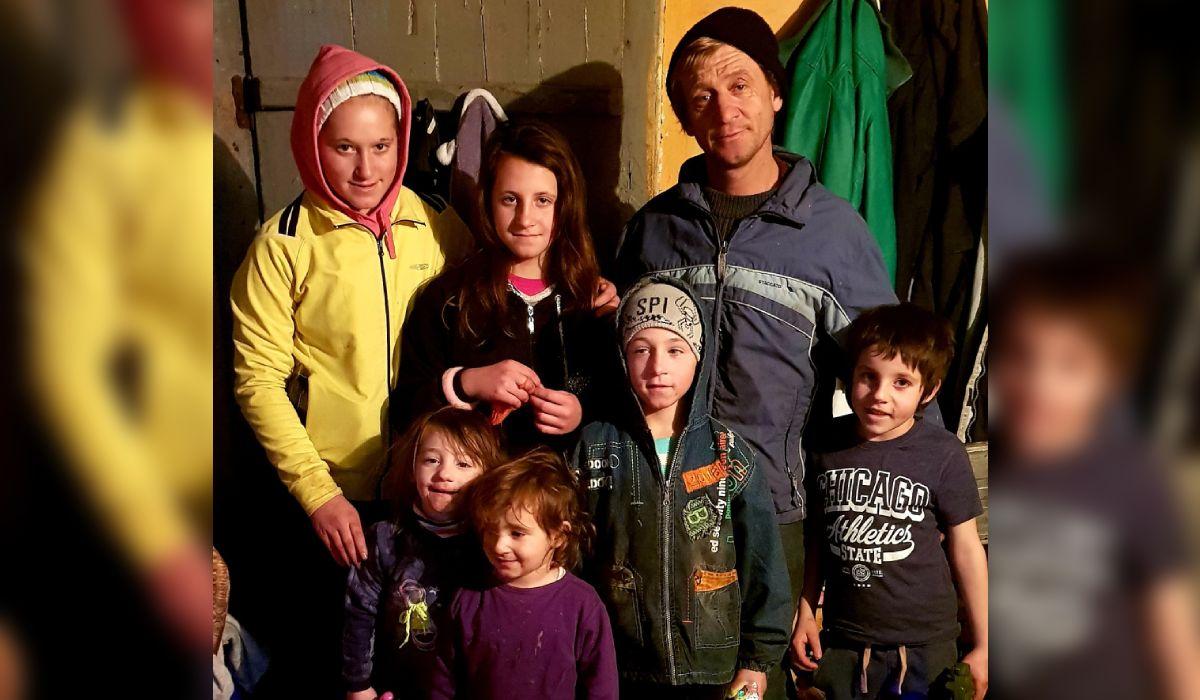 Şase copii din Miloşeşti, îngrijiţi doar de tată, au nevoie de ajutor de sărbători