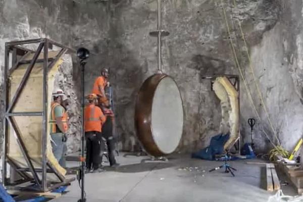 Şeful Amazon construieşte un ceas de peste 34 de milioane de Euro într-un munte