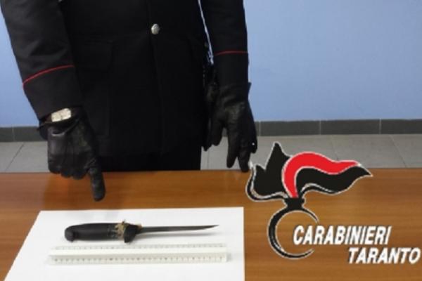 O româncă din Italia și-a înjunghiat tatăl vitreg cu un cuțit de bucătărie. Polițiștii l-au găsit pe bărbat într-o baltă de sânge