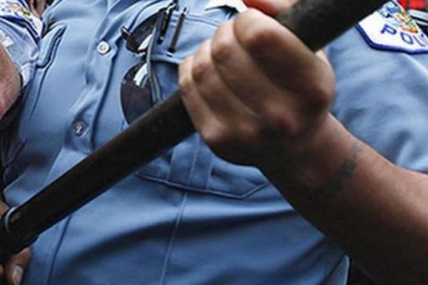 Poliţist din Iaşi, obligat să plătească daune, pentru că a zdrobit mandibula unui tânăr drogat
