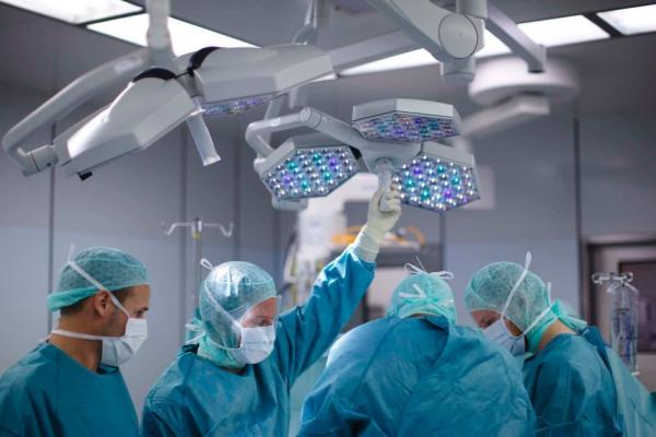 O tânără româncă a murit în agonie într-o clinică italiană, după o banală operație de liposucţie