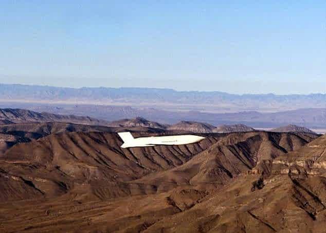 Racheta de croazieră AGM-158B JASSM-ER într-un zbor demonstrativ