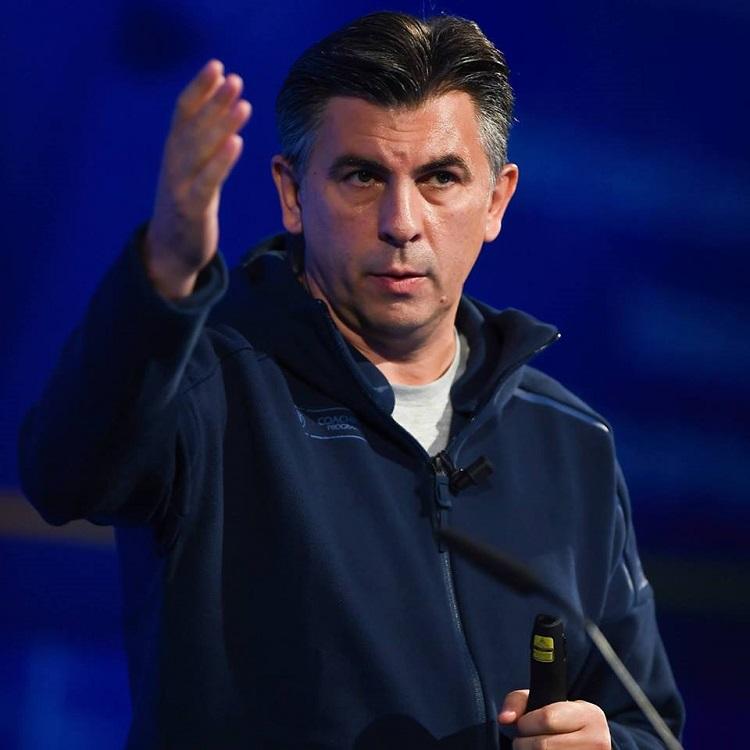 Azi sunt alegeri la FRF! Burleanu, Lupescu, Puşcaş şi Drăgan se bat pentru a conduce Federaţia Română de Fotbal în următorii patru ani