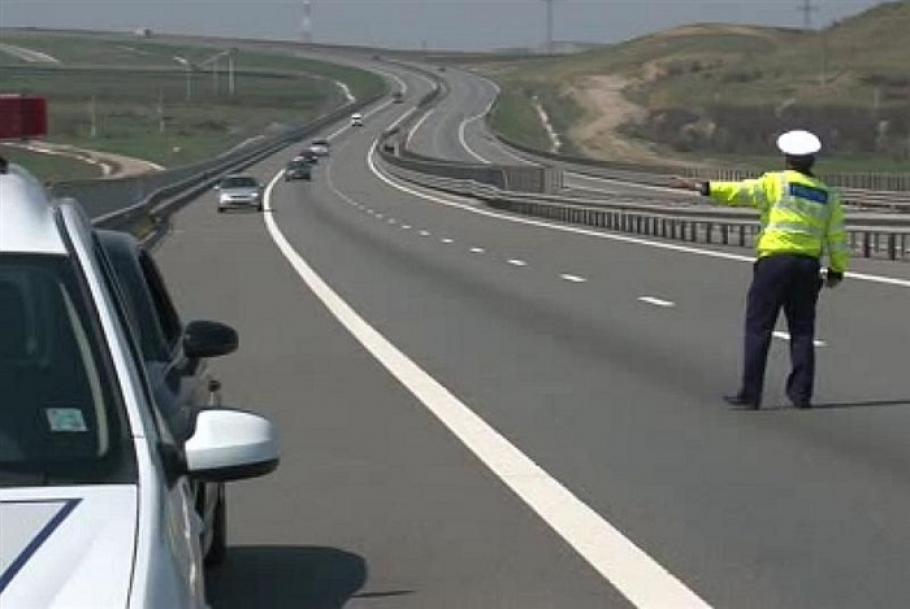 O şoferiţă de 19 ani, începătoare, i-a lăsat cu gura căscată pe poliţiştii care o înregistrau cu radarul, pe A3 O şoferiţă de 19 ani, începătoare, i-a lăsat cu gura căscată pe poliţiştii care o înregistrau cu radarul, pe A3