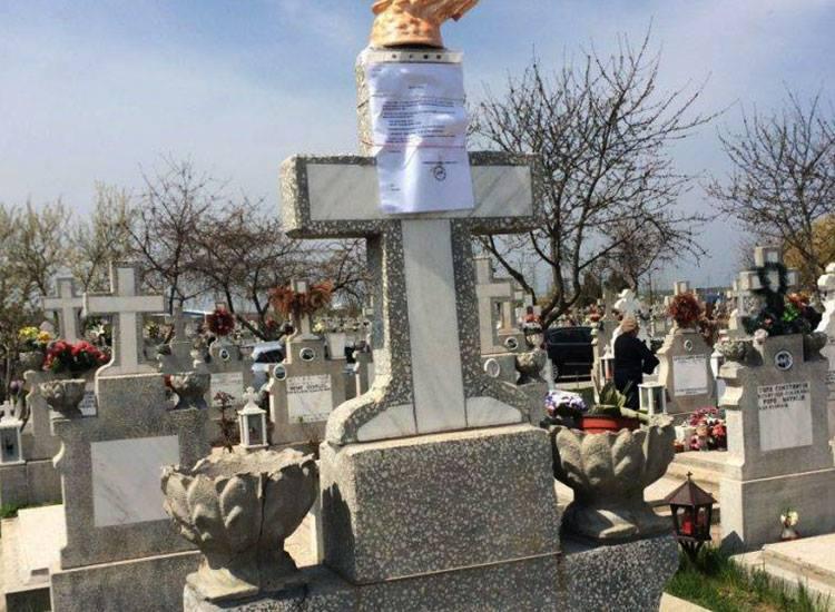 Morţii dintr-un cimitir din Constanţa, somaţi să îşi plătească taxele