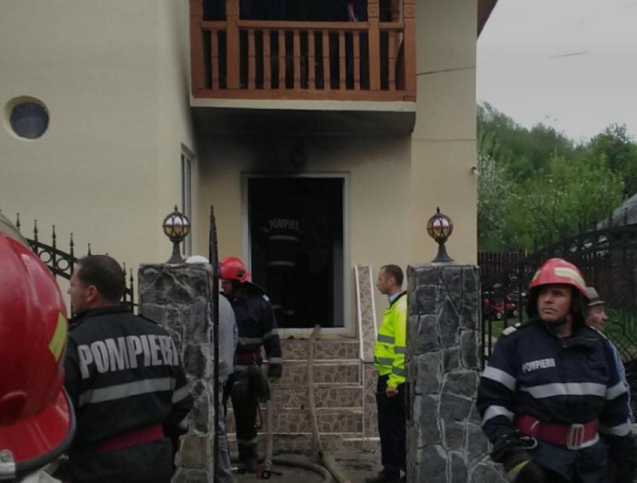 Nenorocire la Rucăr, unde un copilaş de doar 2 ani a fost găsit mort în casă de bunicul lui Nenorocire la Rucăr, unde un copilaş de doar 2 ani a fost găsit mort în casă de bunicul lui