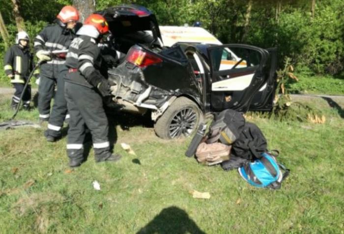 Accident grav la Timişu de Sus. Trei autoturisme implicate, trei victime au ajuns la spital