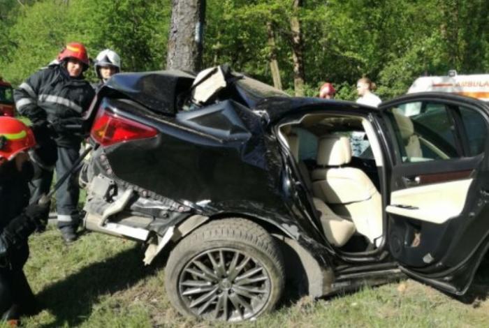 Accident grav la Timişu de Sus. Trei autoturisme implicate, trei victime au ajuns la spital