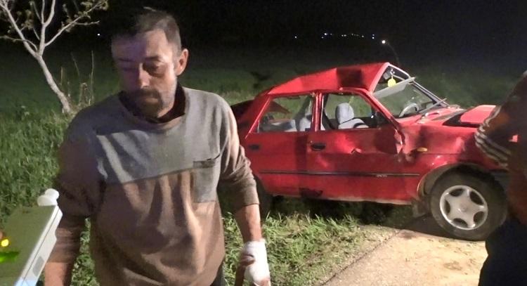 Rupt de beat, un şofer a zburat cu Dacia şi s-a înfipt într-un mal de pământ