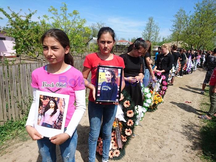 Petronela Mihalachi, fata ucisă într-o pădure din Botoşani, a fost înmormântată la Ştefăneşti