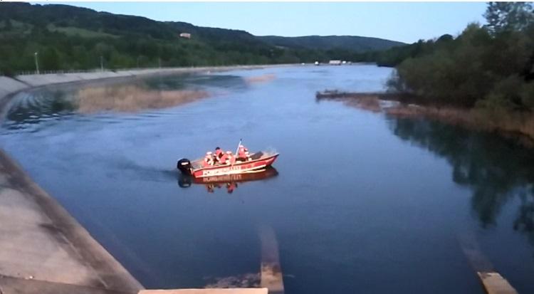 Adolescent dispărut în apele unui baraj, între Văleni şi Drajna! Pompierii îl caută pe băiat cu scafandrii