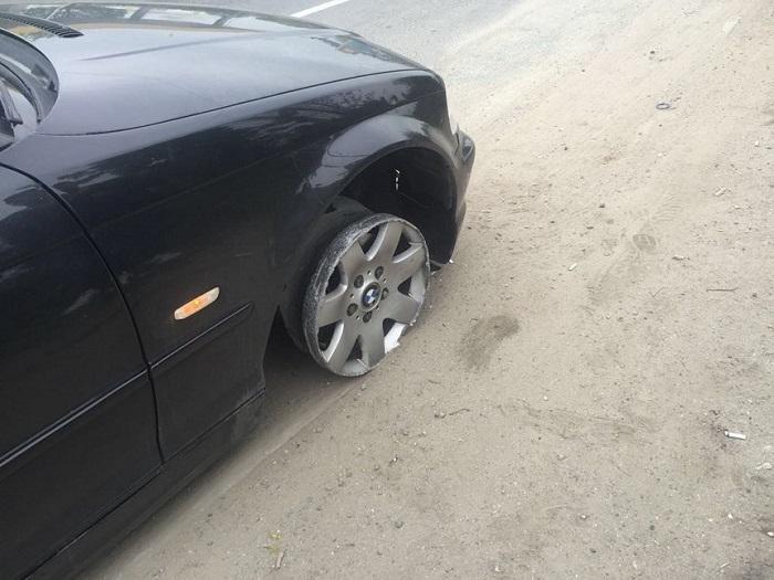 Un şofer beat în vârstă de 26 de ani a fost prins circulând haotic prin Eforie, fără o roată la maşină