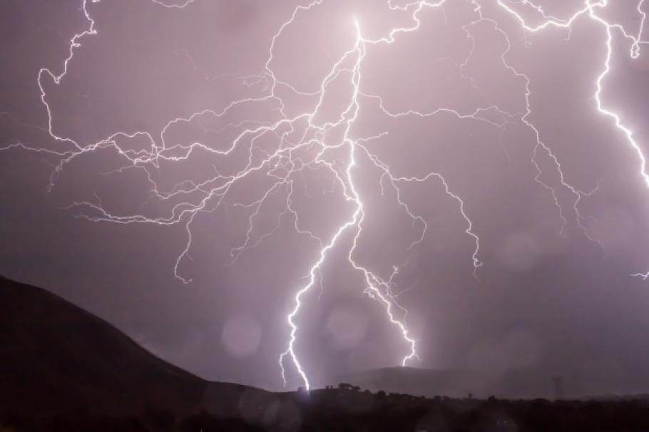 Alertă meteo cod galben de averse şi descărcări electrice în următoarele ore, în două judeţe din nord Alertă meteo cod galben de averse şi descărcări electrice în următoarele ore, în două judeţe din nord