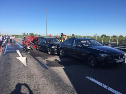 Grav accident rutier, pe Autostrada Soarelui, soldat cu şase victime