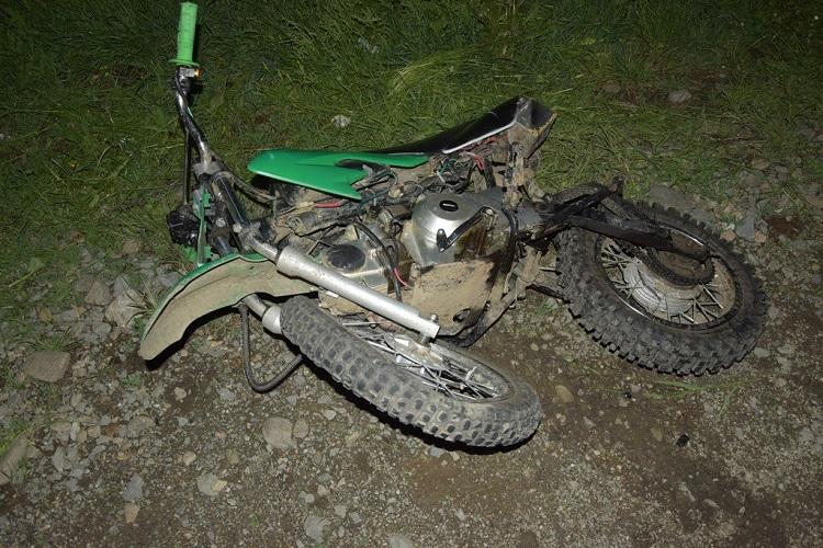 Un băiat este în comă după o acrobaţie inconştientă cu motocicleta, într-un sat din Bistriţa