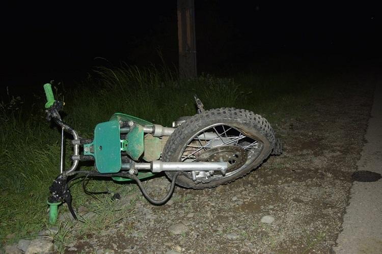 Un băiat este în comă după o acrobaţie inconştientă cu motocicleta, într-un sat din Bistriţa