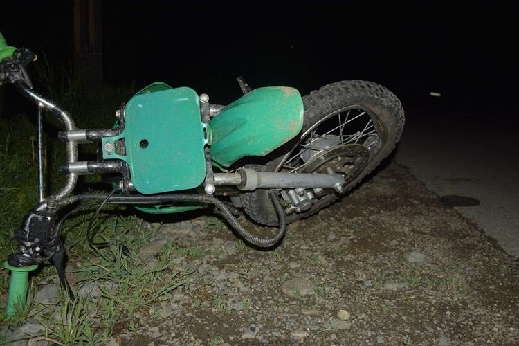 Un băiat este în comă după o acrobaţie inconştientă cu motocicleta, într-un sat din Bistriţa