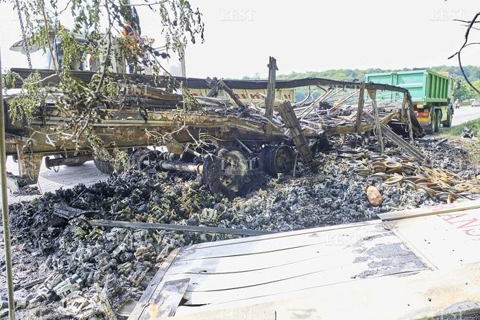 Un tânăr şofer român, erou în Franţa, după ce semiremorca TIR-ului pe care îl conducea a ars ca o torţă pe autostradă