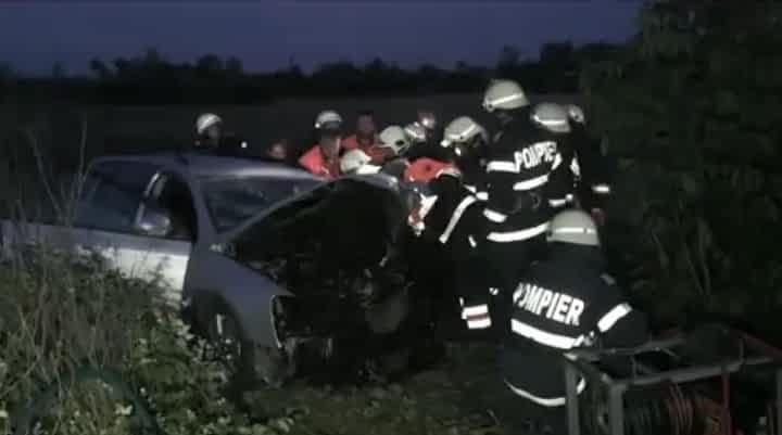 Două maşini s-au ciocnit frontal lângă Lugoj