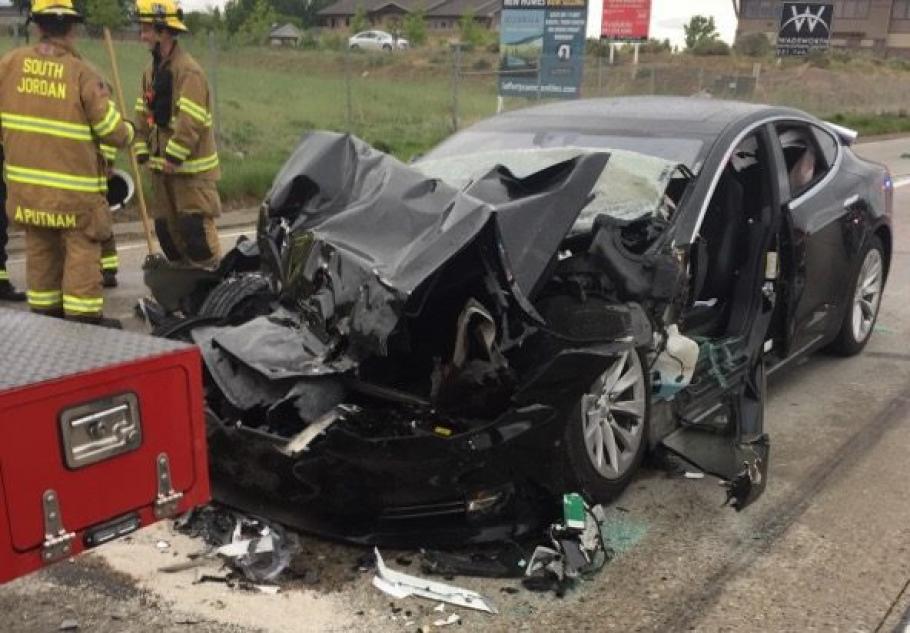 Tesla Model S Tesla Model S după accidentul din Utah