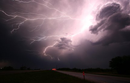 Avertizare meteo cu efect imediat. Cod Galben de vijelie, grindină şi descărcări electrice emis de ANM