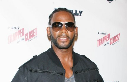 R Kelly a fost dat în judecată pentru abuz sexual. Victima susţine că a fost infectată cu o boală venerică