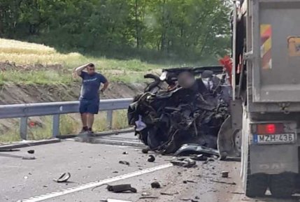 Microbuz românesc implicat într-un accident cu 9 morți, pe o șosea din Ungaria