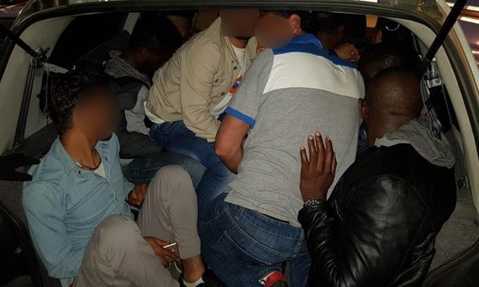 Un român a fost arestat în Italia, după ce în autoturismul condus de el au fost descopriţi 11 oameni înghesuiţi între valize