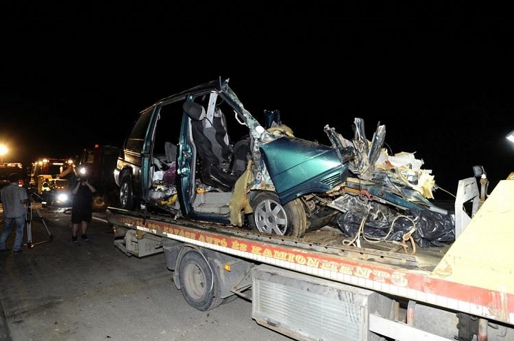 Noi imagini şocante de la accidentul cu 9 români morţi în Ungaria. Doar patru dintre victime au putut fi identificate