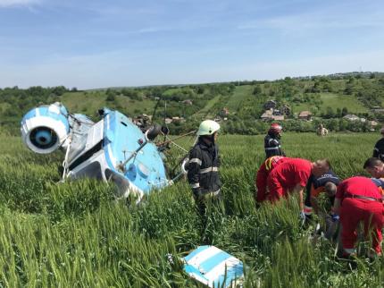 Un elicopter s-a prăbuşit la Turda. Intervenţie de urgenţă la locul accidentului