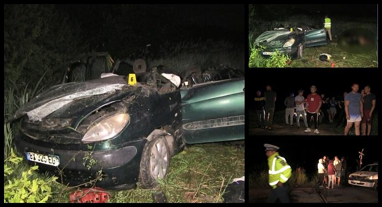 Patru morţi şi doi răniţi, între care un copil de 8 ani, într-un accident cumplit la Uivar, în Timiş  Maşina a plonjat zeci de metri după ce s-a izbit de calea ferată