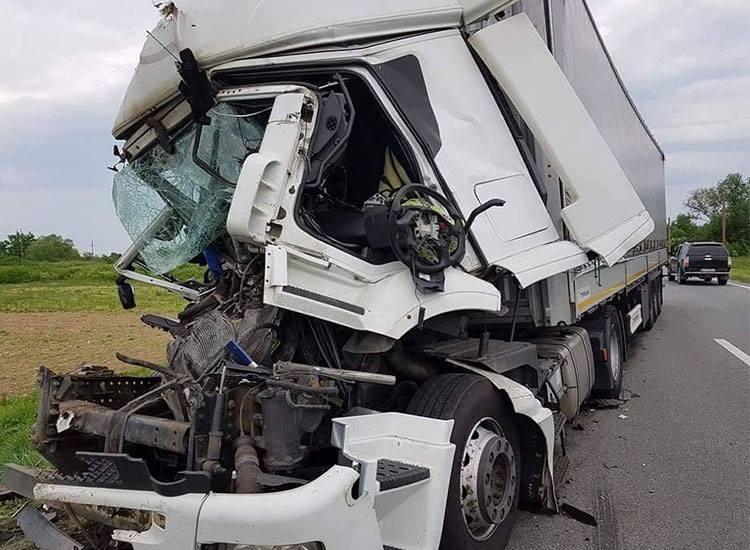 Accident grav pe DN6 intre doua TIR-uri conduse de un roman si un turc