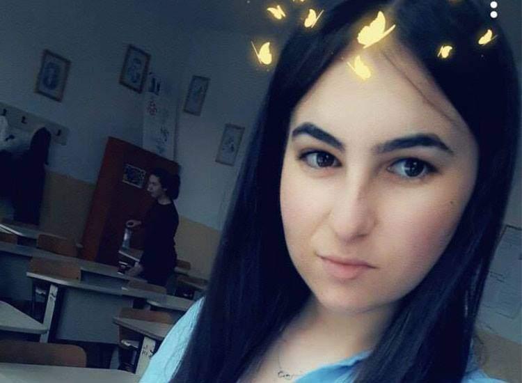 Monica, fata din Vidra bătută şi aruncată peste gardul spitalului, a murit