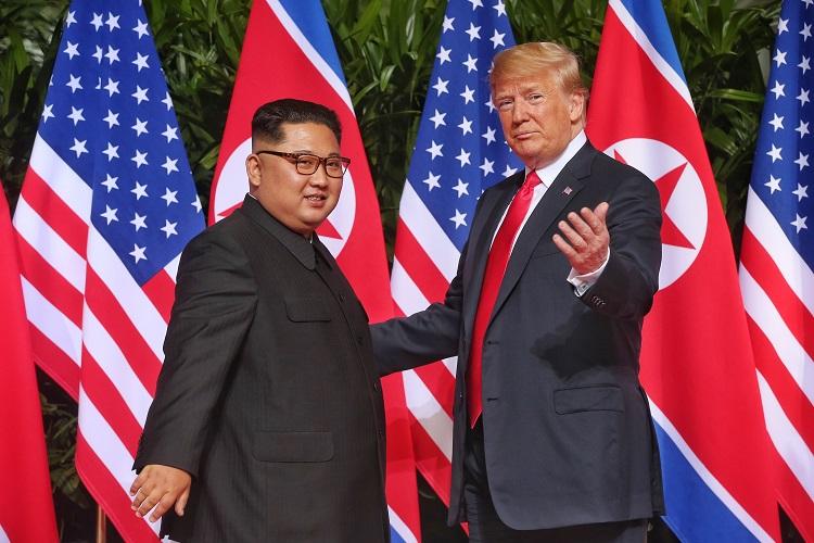 Întâlnire istorică între Donald Trump şi liderul nord-coreean Kim Jong-un. Cei doi au stat de vorbă o oră