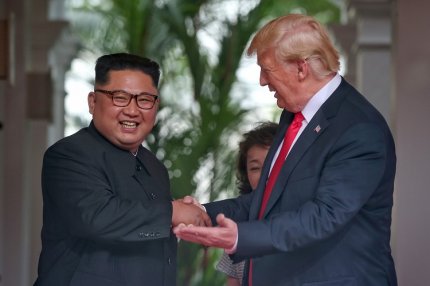 Întâlnire istorică între Donald Trump şi liderul nord-coreean Kim Jong-un. Cei doi au stat de vorbă o oră