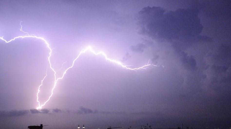 Alertă meteo de ultimă oră. Cod galben de furtuni, ploi torenţiale şi grindină, în aproape toată ţara