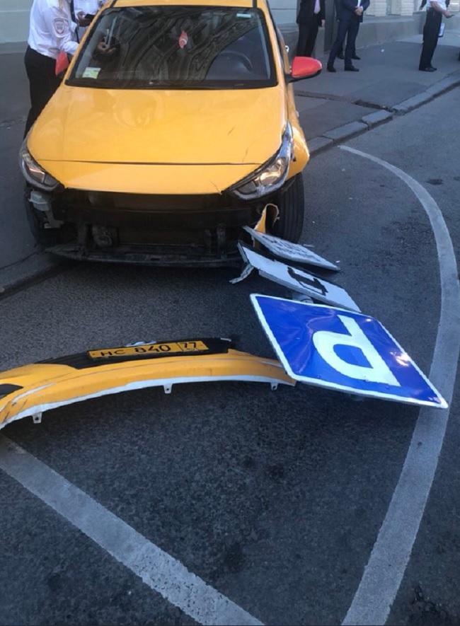 Taxi intrat în mulţime la Moscova, mai multe victime