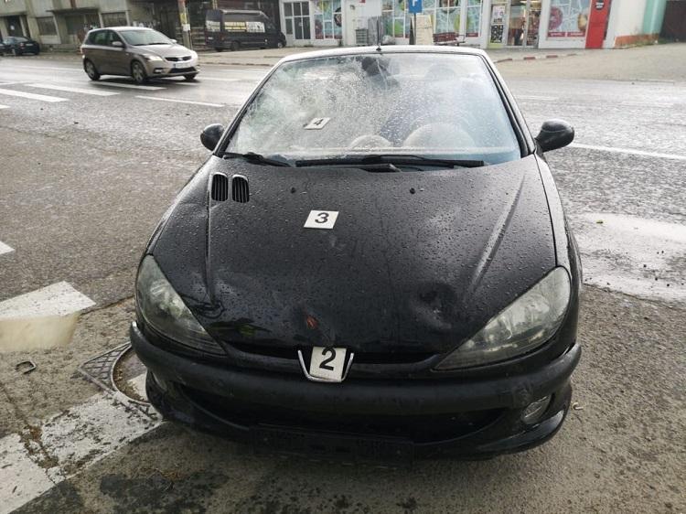 Maşina cu care o şoferinţă de 20 de ani a ucis un bărbat pe o trecere din Târgovişte