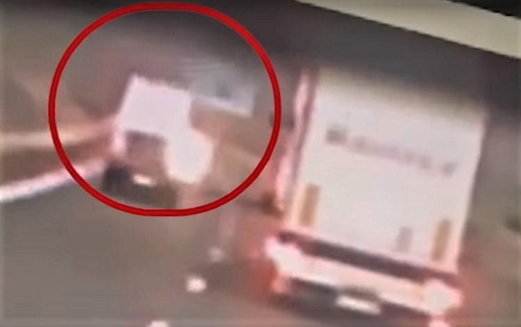 Video cu momentul impactului de la carnagiul de pe A1. 4 morţi şi 3 răniţi grav, după ce un şofer de 70 de ani a intrat pe contrasens