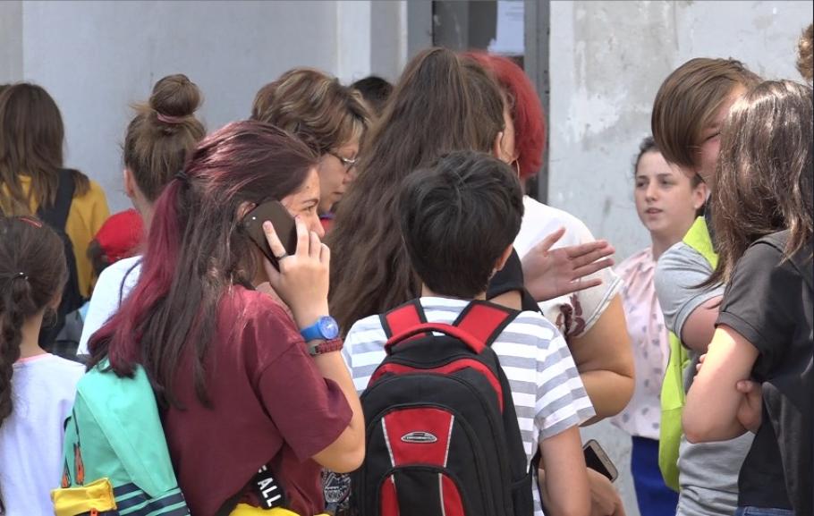 Elevi la Evaluare Naţională Elevi primesc rezultatele la Evaluare Naţională