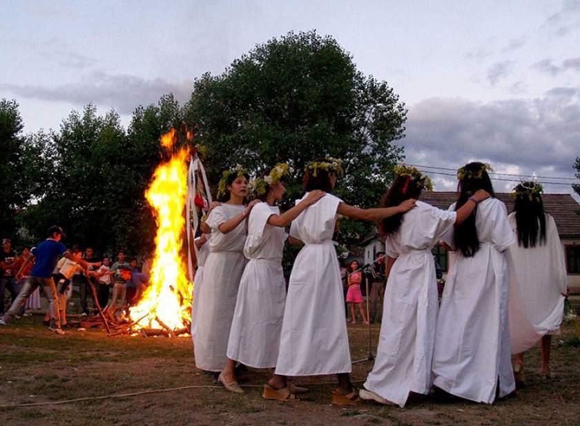 În fiecare an, pe 24 iunie, creştinii români sărbătoresc Sânzienele