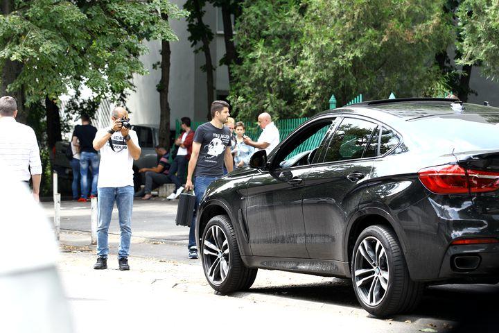 Dorian Popa a ajuns la Poliție, după ce mașina sa, un BMW X6, a fost vandalizată
