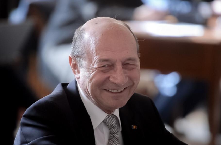 Traian Băsescu Traian Băsescu, zâmbitor la o şedinţă a unei comisii senatoriale