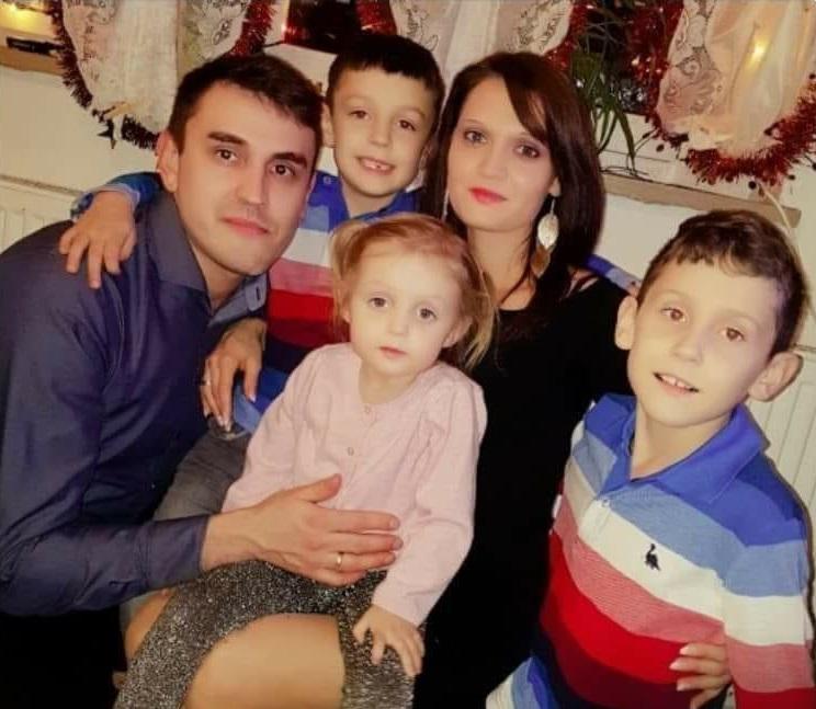 Barbatul si-a ucis familia dupa ce Politia i-a interzis sa se apropie de ei