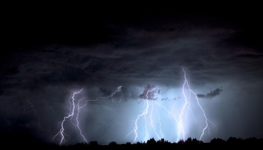 Alertă meteo cu efect imediat. ANM anunţă furtuni foarte puternice în 11 judeţe