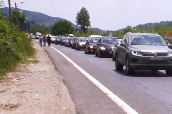 Coadă de maşini pe DN1