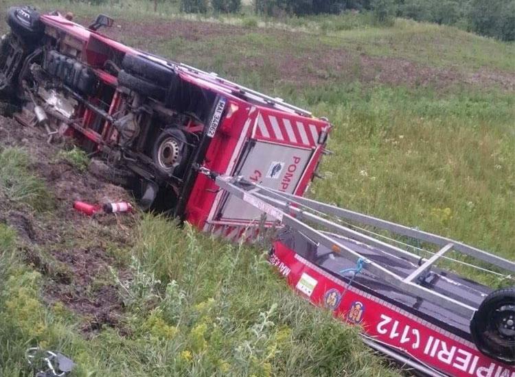 Masina de pompieri, implicat intr-un accident la Bacau